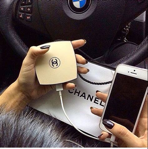 compact mirror charger chanel